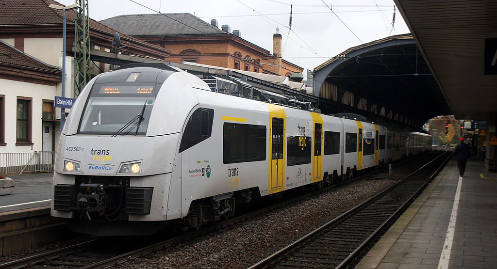 Mittelrheinbahn fährt aus Bonner Hauptbahnhof hinaus