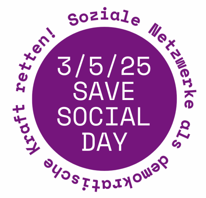 Lilafarbener Button mit der Aufschrift "3/5/24 SAVE SOCIAL DAY" und der Beschriftung drumherum: "Soziale Netzwerke als demokratische Kraft retten!"